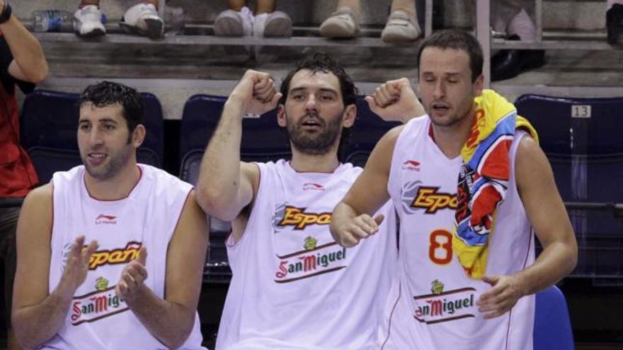 Garbajosa, en el último Mundial de Baloncesto de Turquía, junto Mumbrú y Raúl López.