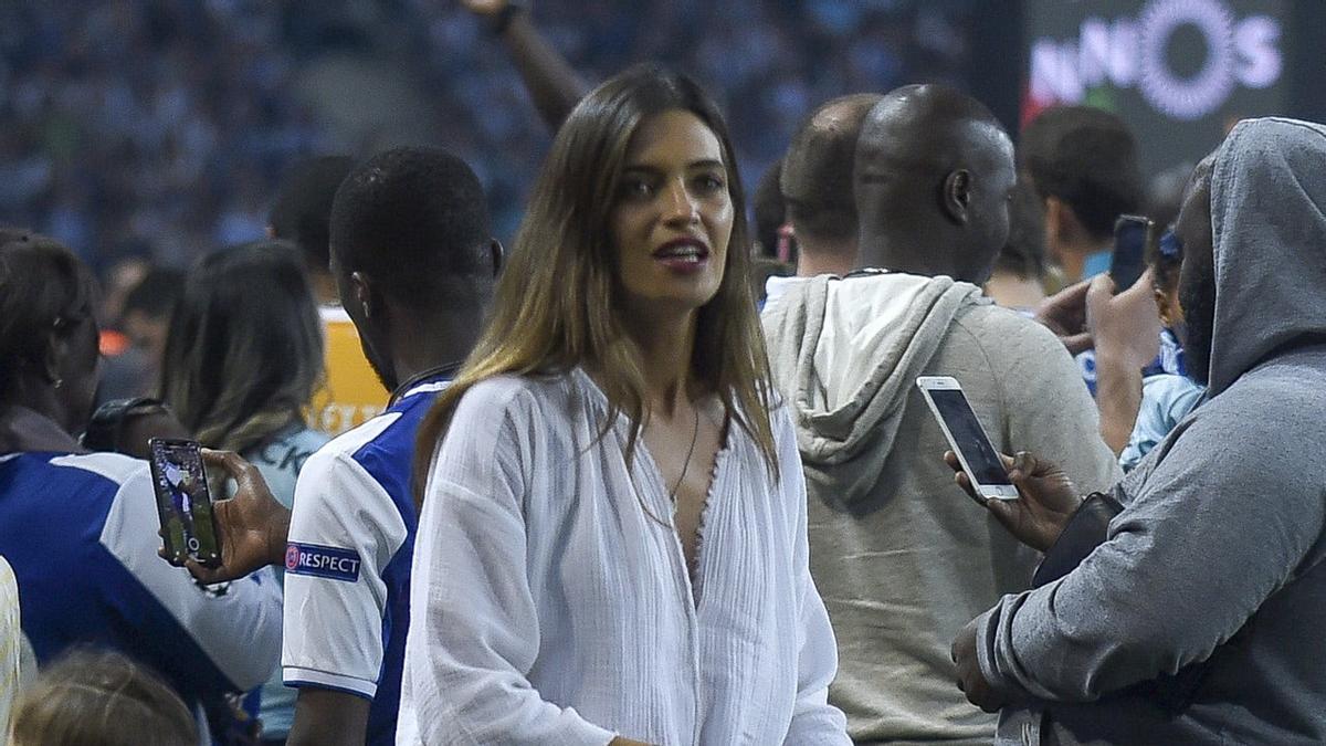 SARA CARBONERO CELEBRA LA VICTORIA DEL FC PORTO EN LA LIGA PORTUGUESA