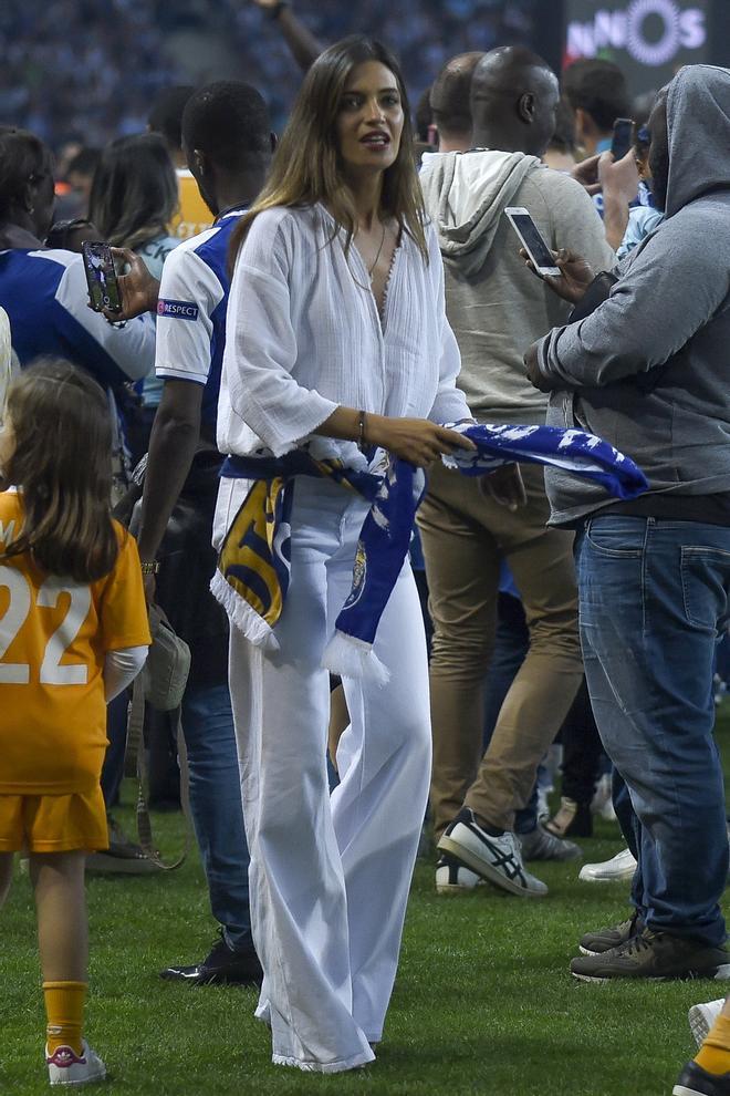 SARA CARBONERO CELEBRA LA VICTORIA DEL FC PORTO EN LA LIGA PORTUGUESA