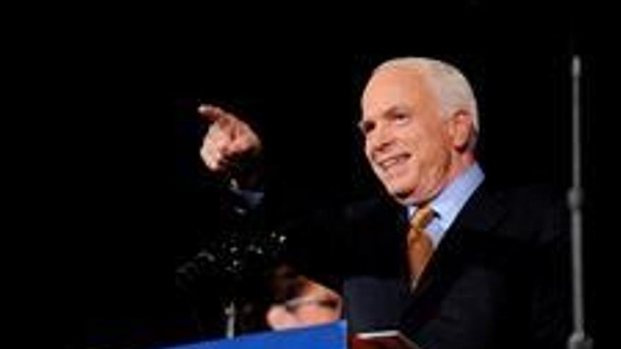 Muere el senador John McCain, rival de Obama en 2008 y crítico de Trump