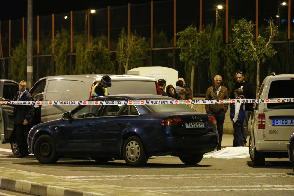 Un hombre dispara 5 veces a su pareja delante de su hijo en un colegio de Elda y se suicida