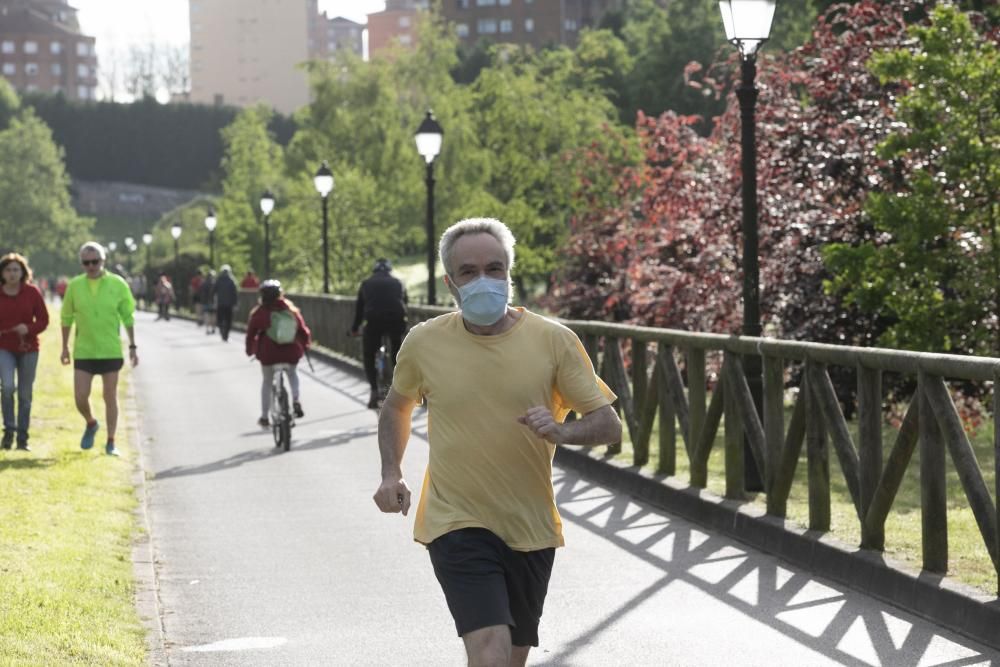 Oviedo en el primer día para poder salir a pasear y a hacer deporte por tramos horarios en Asturias.