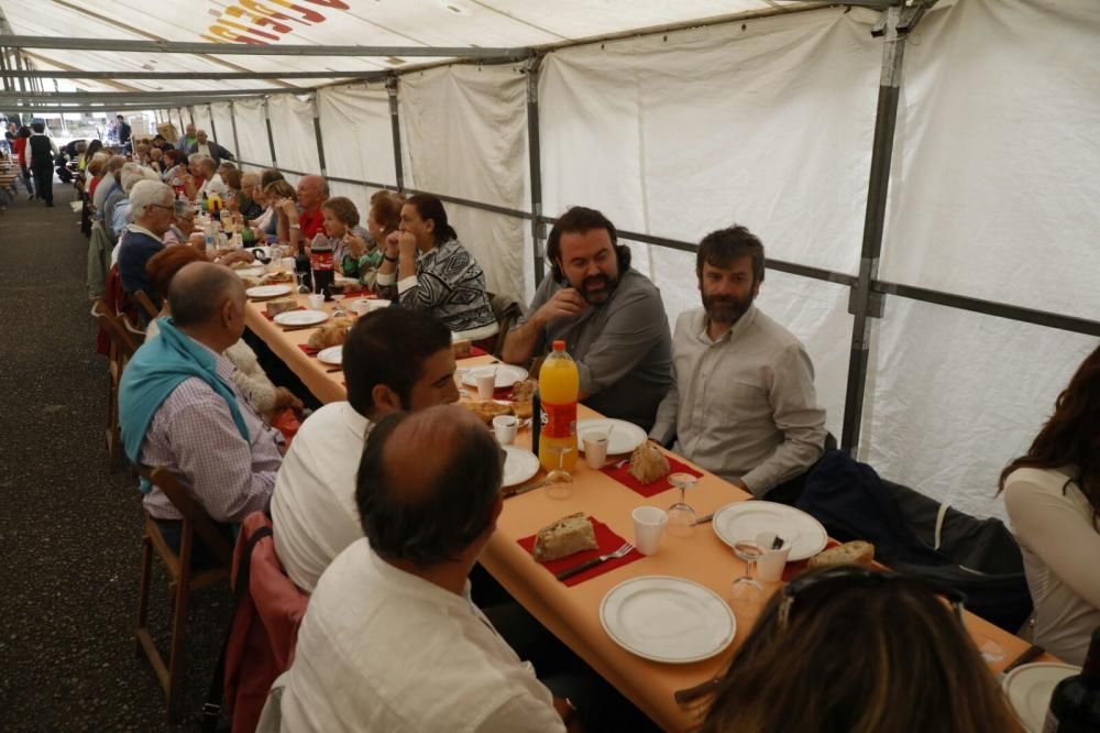 Los vecinos de Teis se dan un homenaje gastronómico