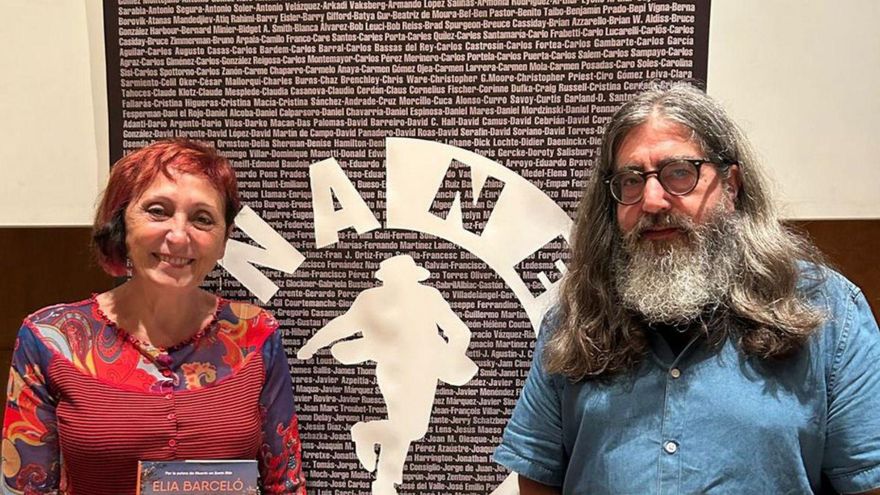 Elia Barceló y Luis García Jambrina, ayer, con sus libros. |