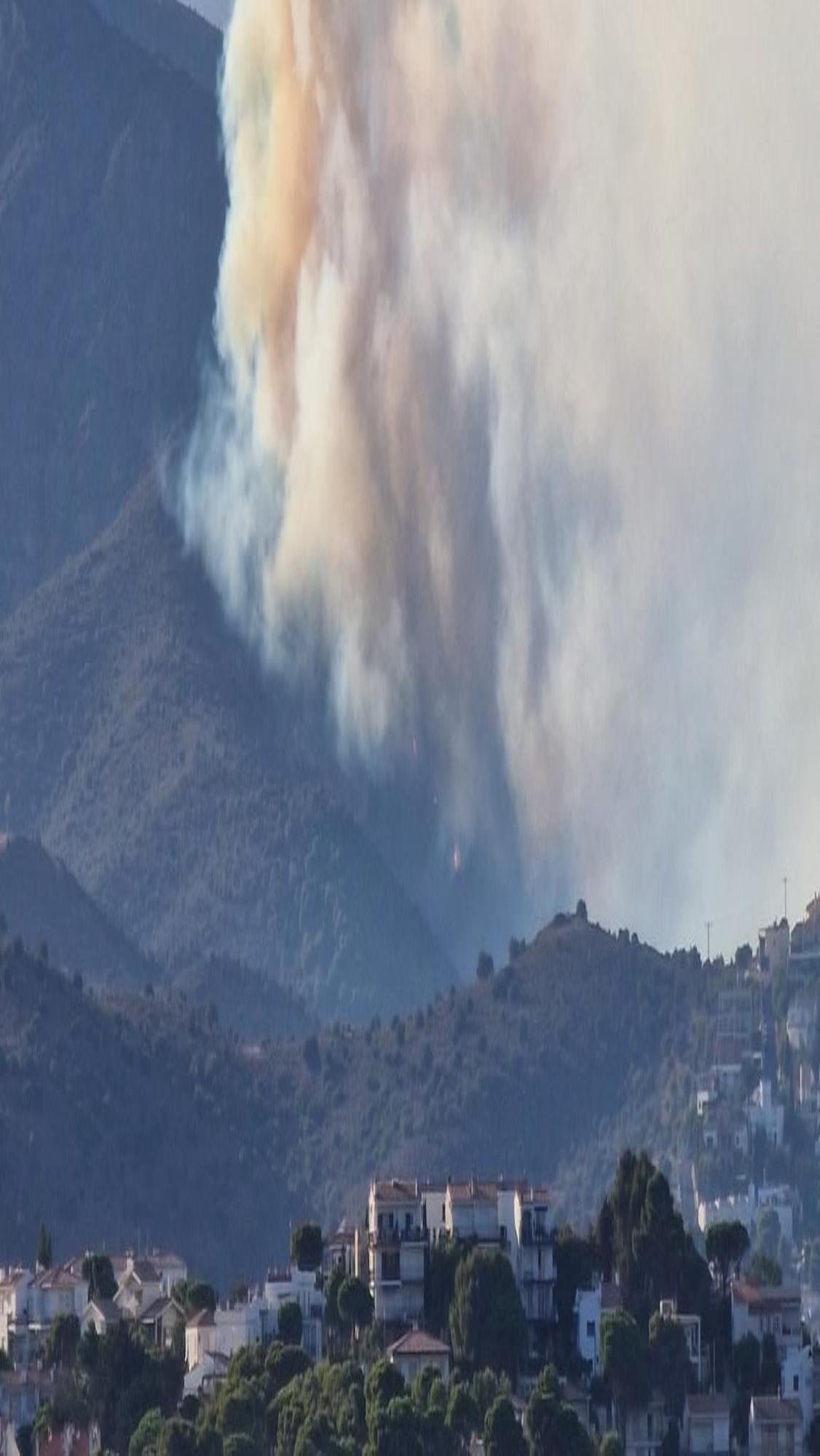 L'incendi entre Potrbou i Colera, vist des del Port de la Selva