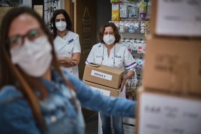 Recorrido con farmacéuticos por varios caseríos de Anaga, donde reparten medicamentos y atienden a personas en lugares aislados o con problemas para desplazarse  | 05/08/2020 | Fotógrafo: Andrés Gutiérrez Taberne