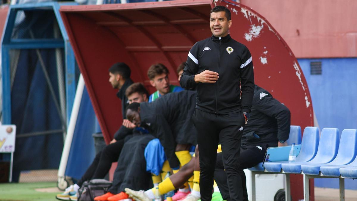 Rubén Torrecilla, en el área técnica del Luis Suñer Picó.