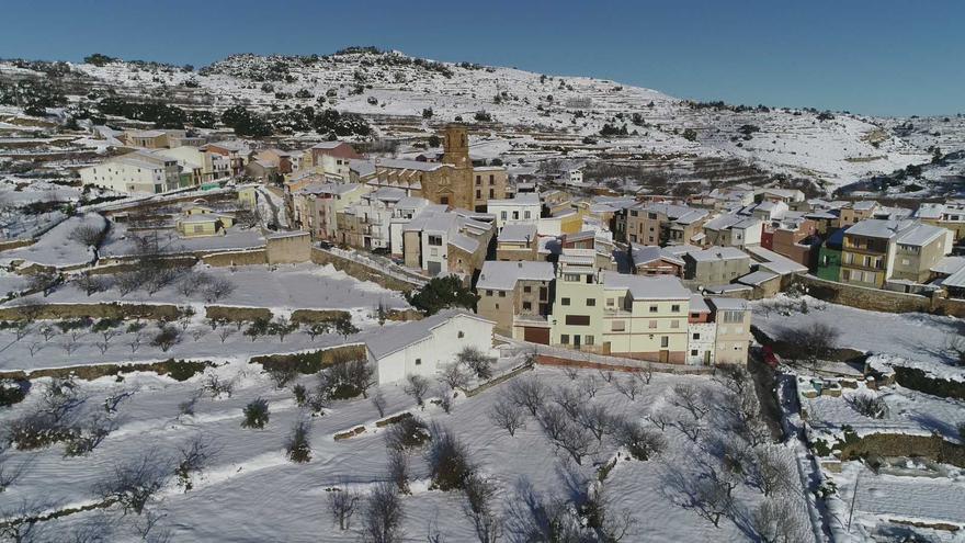 Un pueblo de Castellón de 110 habitantes transforma su histórico depósito de nieve en un punto de encuentro para los vecinos