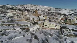 La Serratella transforma su histórico depósito de nieve en un punto de encuentro para los vecinos