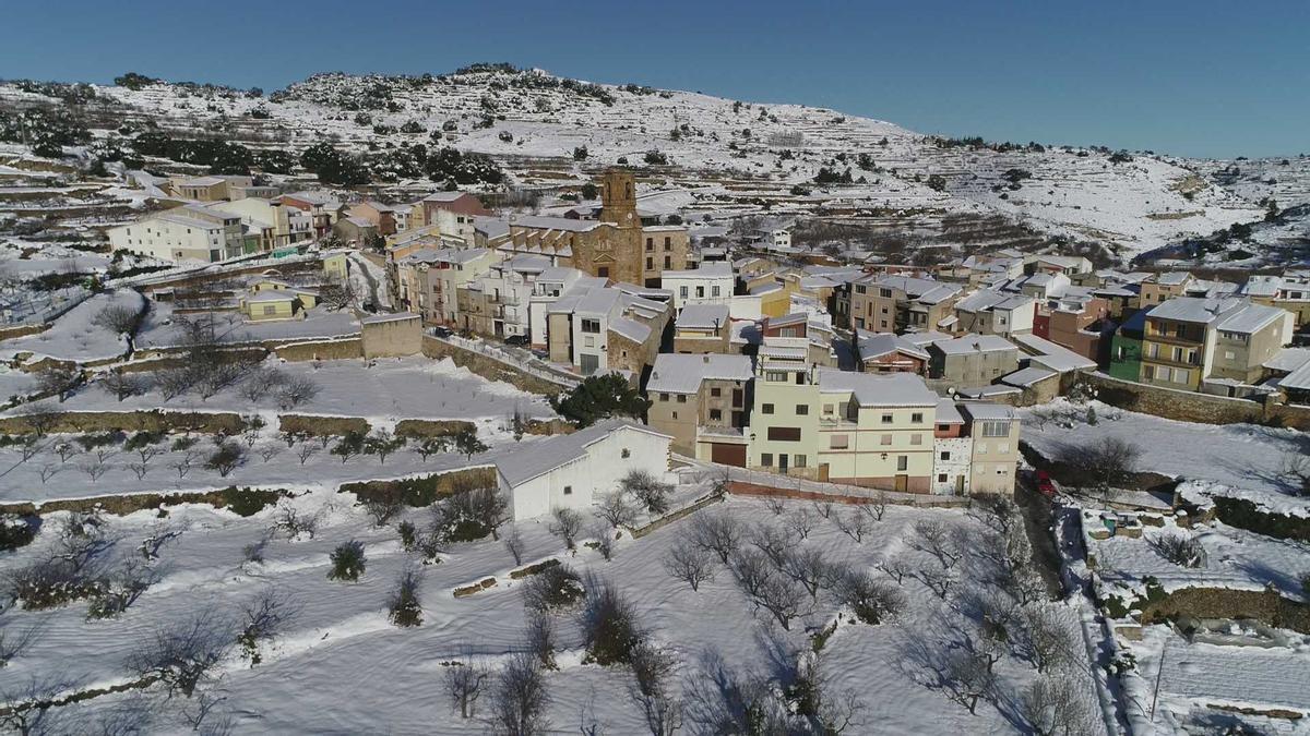 Panorámica de la Serratella, cubierta por la nieve, en una imagen de archivo.