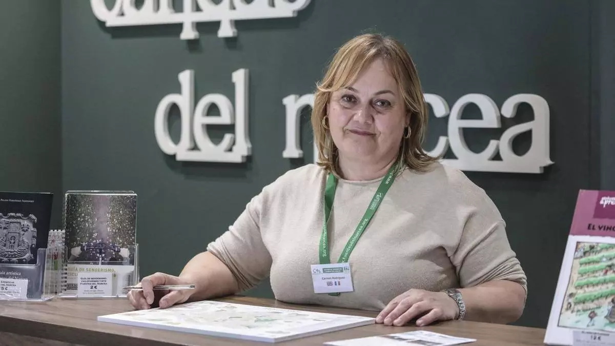 Carmen Rodríguez, la guía turística que lleva 25 años vendiendo "la Asturias por descubrir": "Empecé en una caseta de madera con un teléfono y poco más"