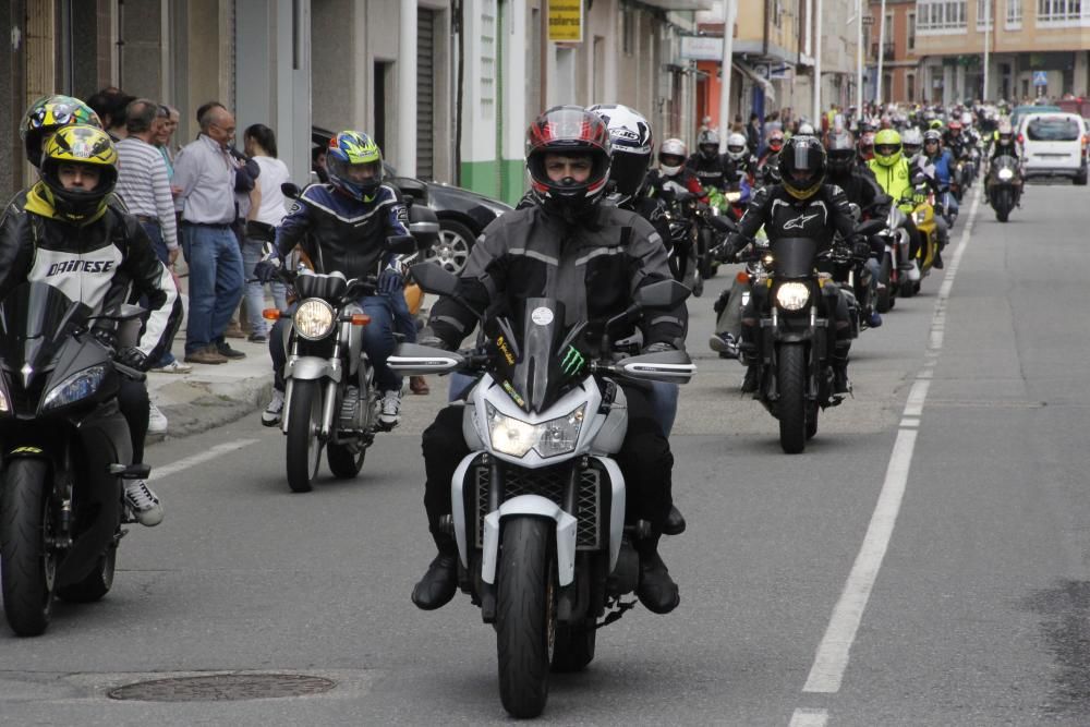 Miles de motos inundan las carreteras de O Morrazo