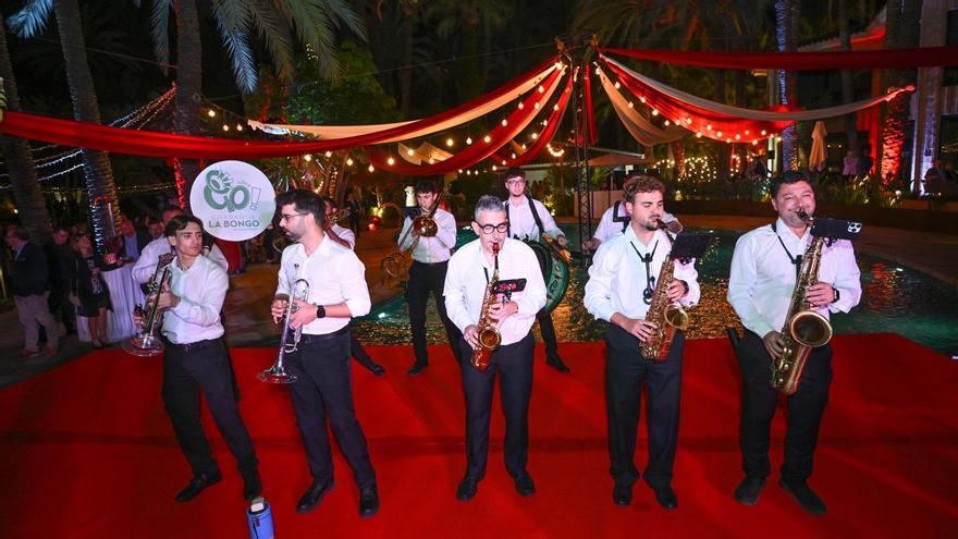 Elche da la bienvenida al verano con una gran fiesta benéfica en el Hotel Huerto del Cura