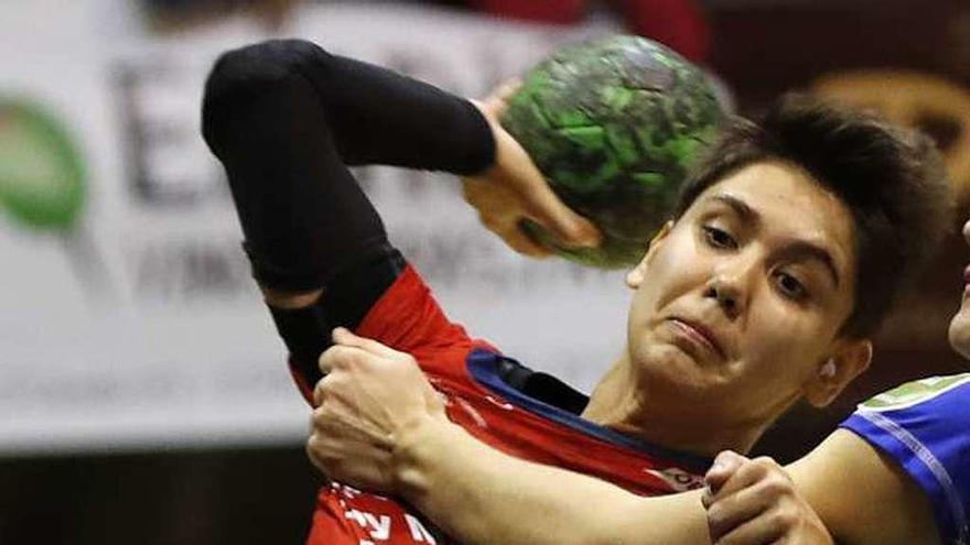 Cecilia Cacheda, durante un partido en O Porriño. // J.Lores