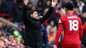 Mikel Arteta durant el partido contra el Liverpool en Anfield