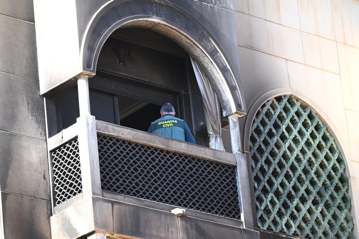 Agentes de la Guardia Civil inspeccionaron este martes el lugar del siniestro en Crevillent