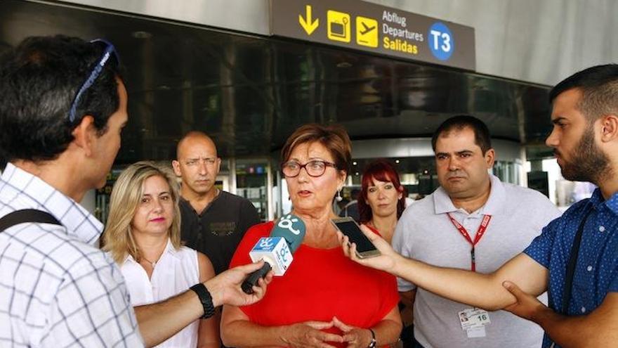 Marisa Bustinduy atiende a los medios.