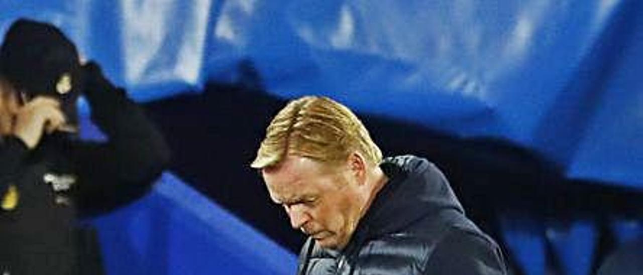 Koeman, durante el Getafe-Barça. Juan Medina / Reuters