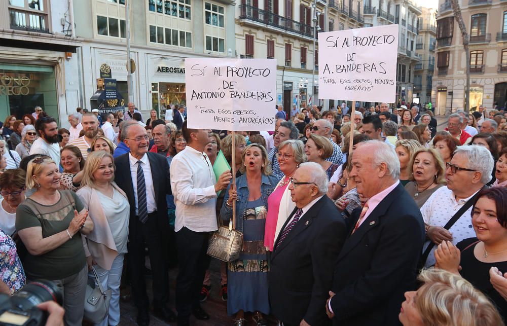 Manifestación en apoyo al proyecto de Banderas en el Astoria