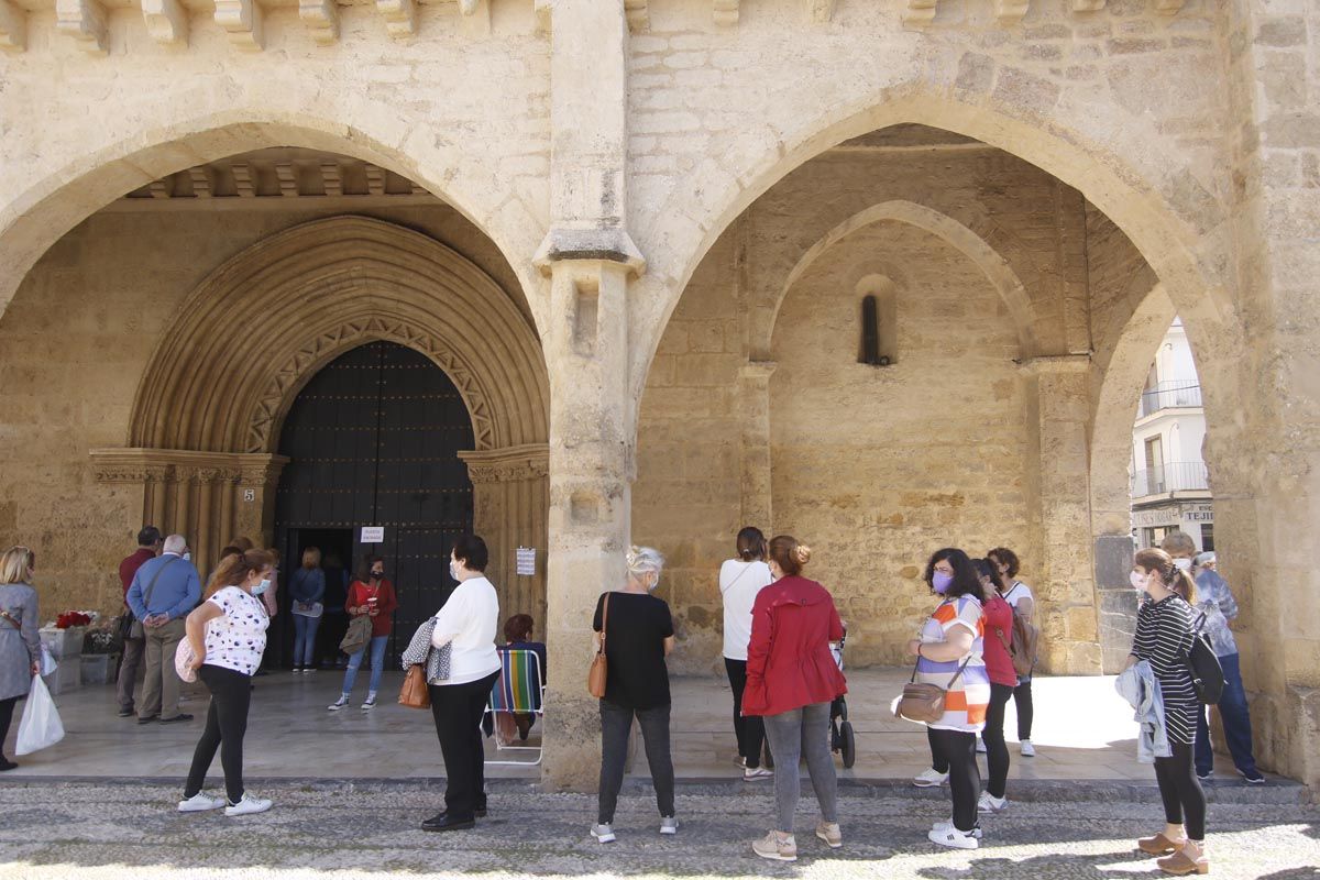 Martes y trece en San Lorenzo, colas para visitar a la Virgen de los Remedios