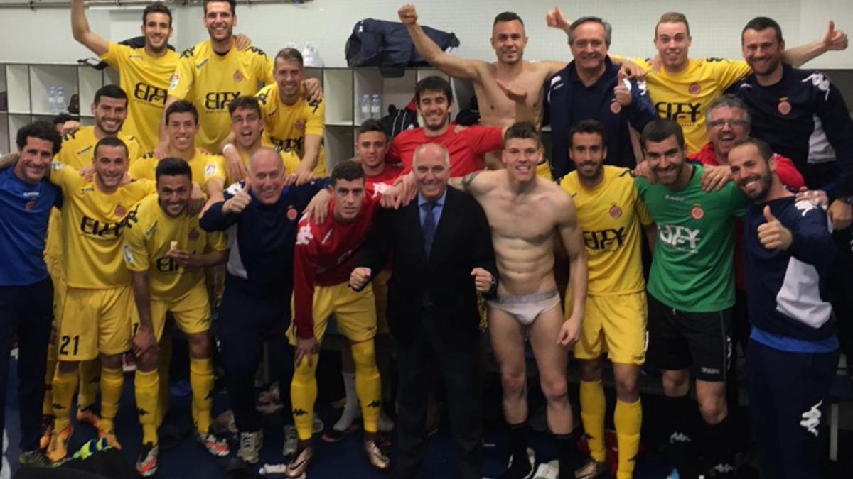 Los jugadores del Girona, celebrando el triunfo en el vestuario