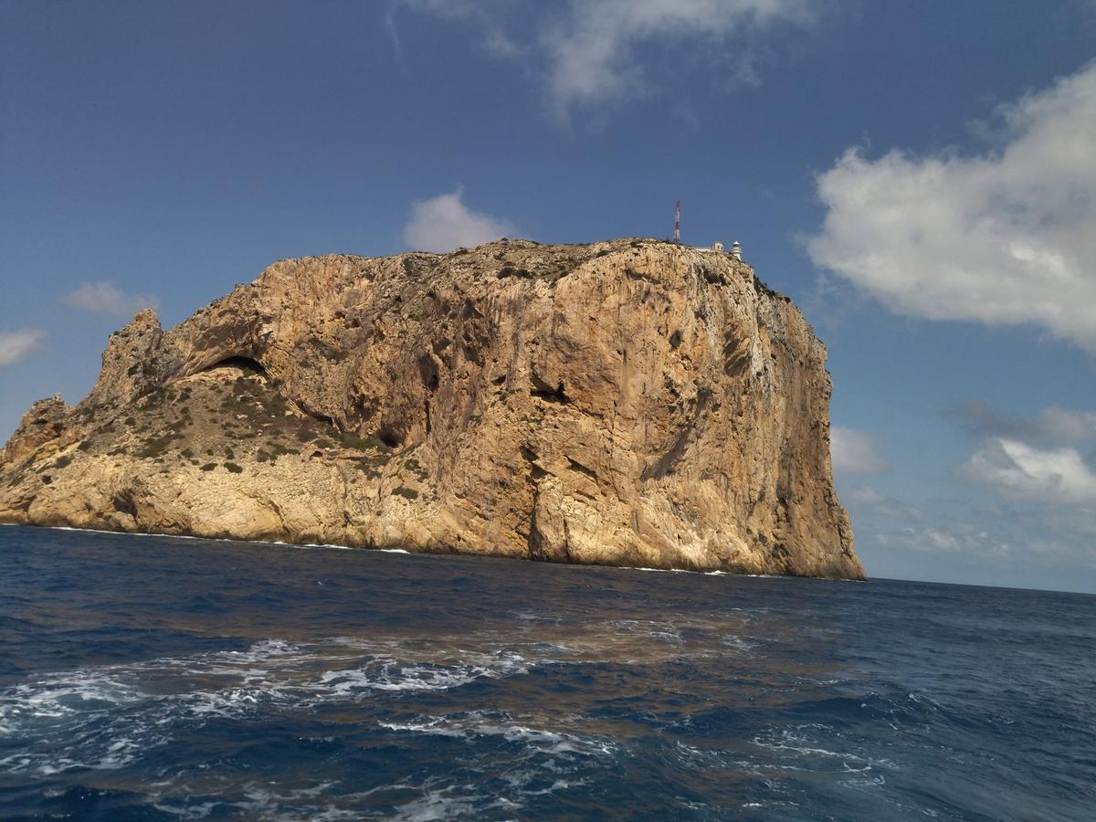 Imponente Bella e imponente: así es la costa de acantilados del cabo de Sant ...