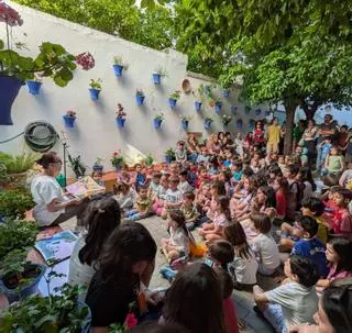 Patios que enseñan entre flores, cocina, música y ciencia en Córdoba