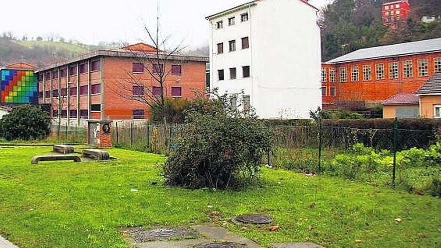 Las parcelas en las que se va a construir la segunda escuela de Educación Infantil de La Felguera.