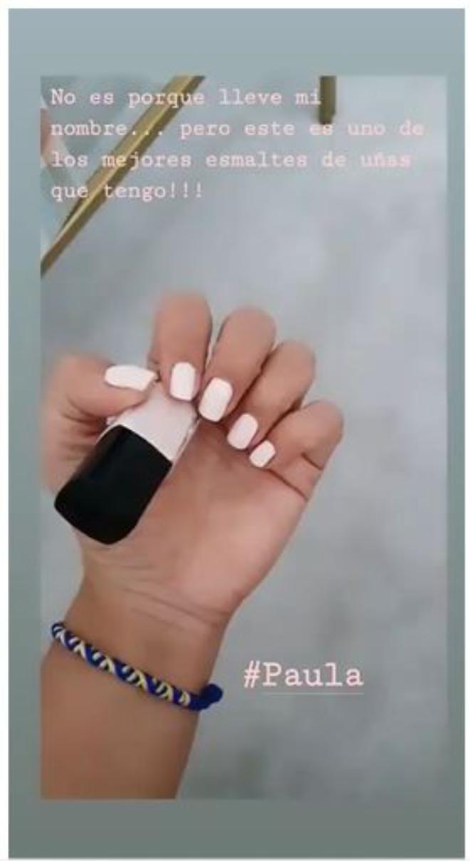 Paula muestra sus uñas blancas en Instagram