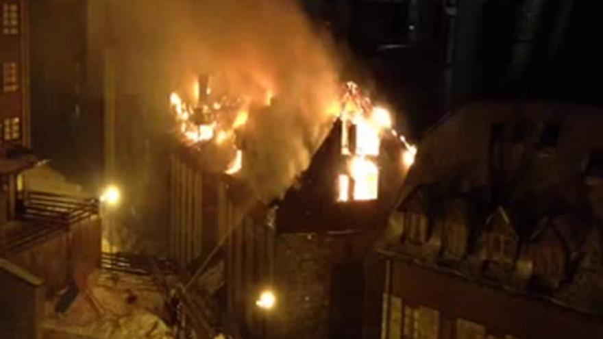 Incendio en un bloque de viviendas en Formigal