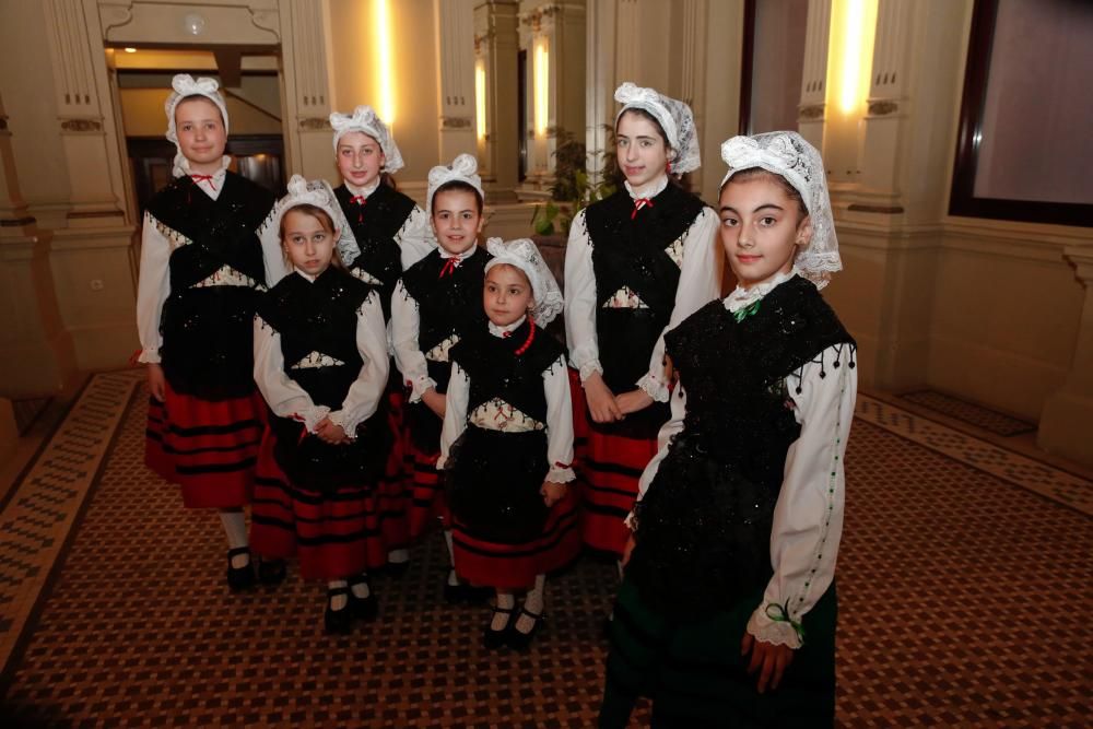 Gala xanas y xaninas en el Palacio Valdés