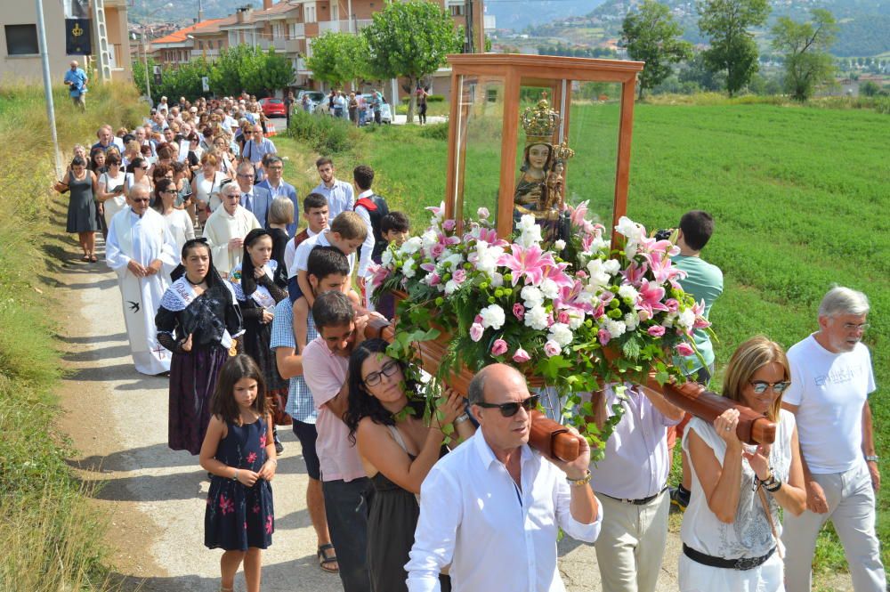 Processó amb la imatge de la Mare de Déu de Queralt a la Valldan