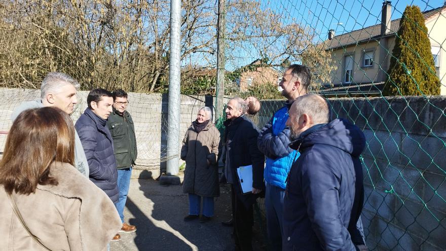 En marcha las obras de renovación de la instalación eléctrica del campo de fútbol Pepe Quimarán de Llanera