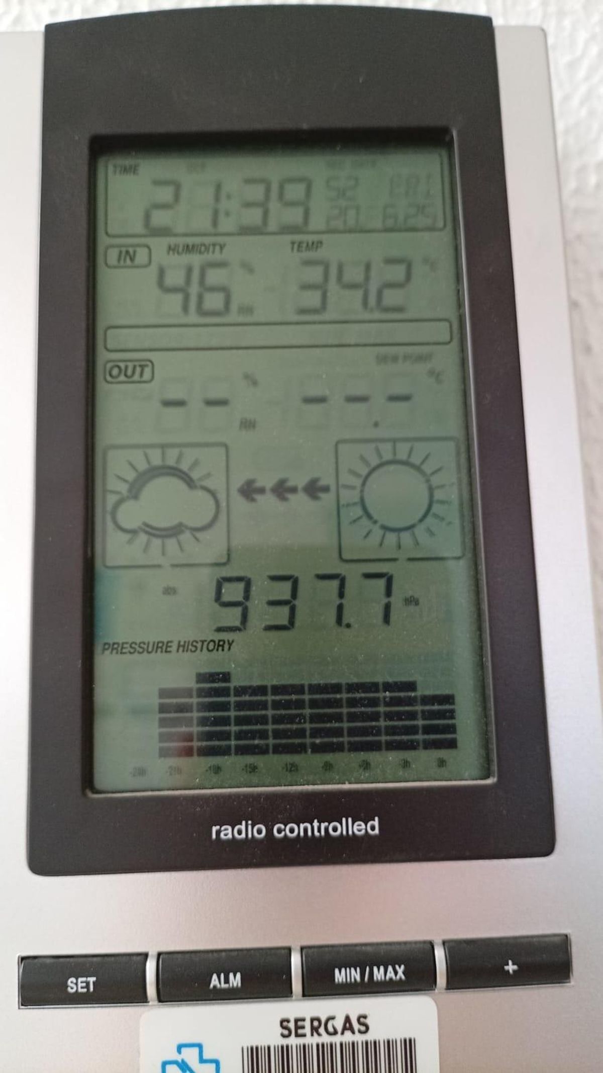 Un termómetro del Sergas marca más de 34 grados en un espacio sanitario.