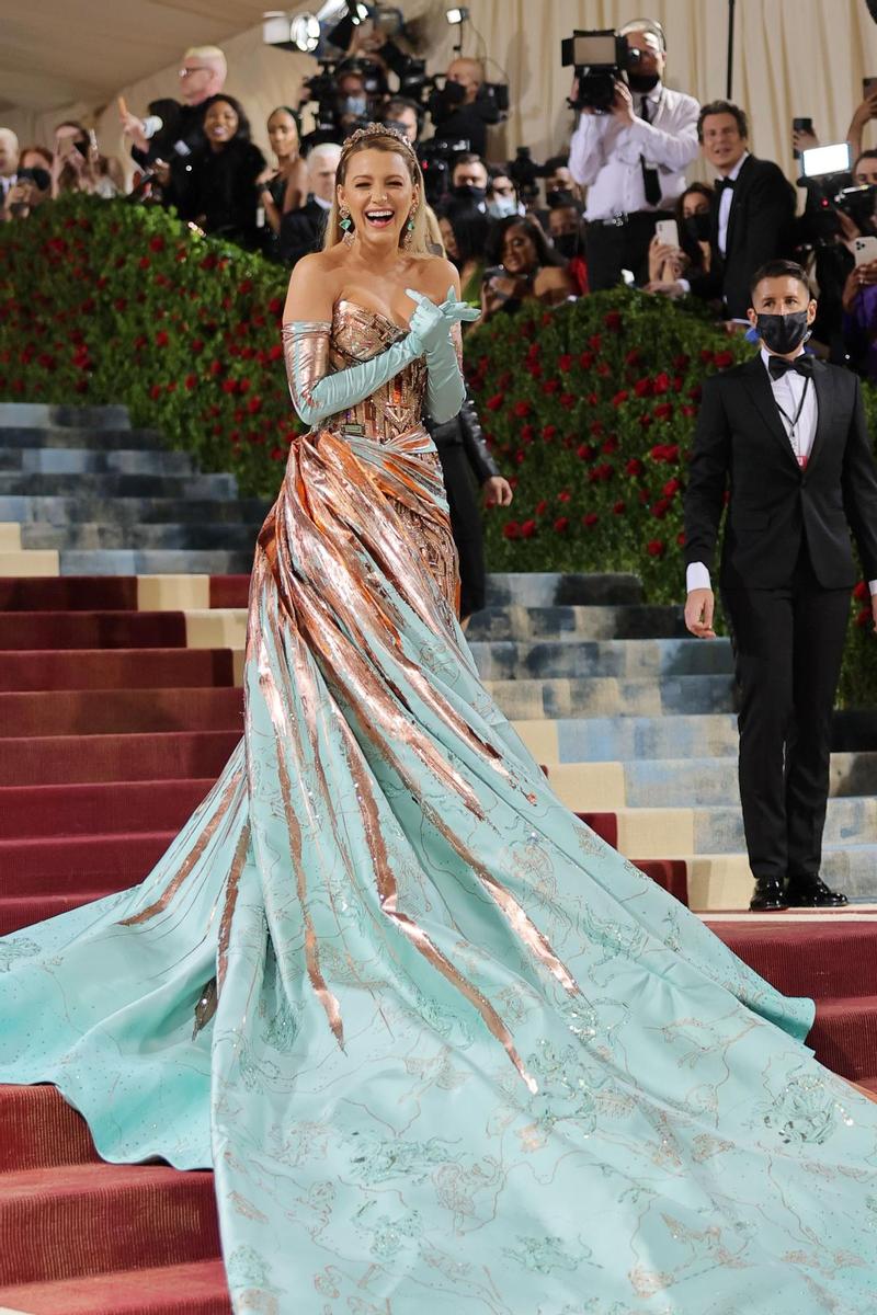 Blake Lively en la Gala MET 2022 con un vestido de Atelier Versace