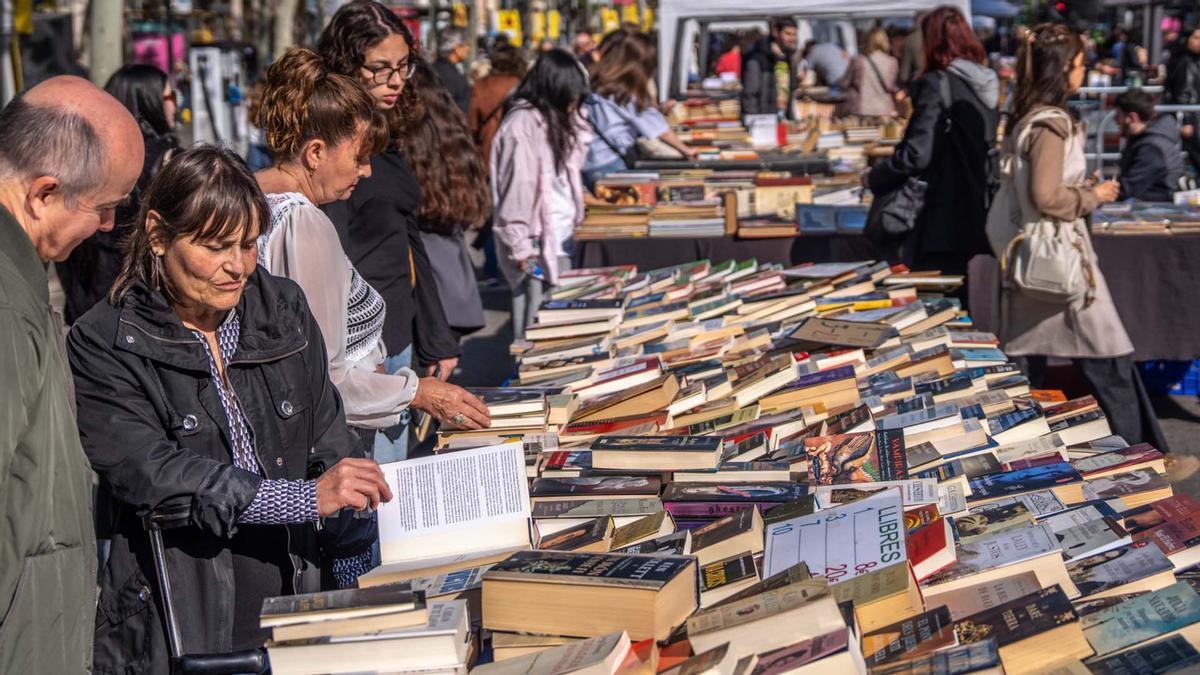 Un Sant Jordi de récord, en imágenes