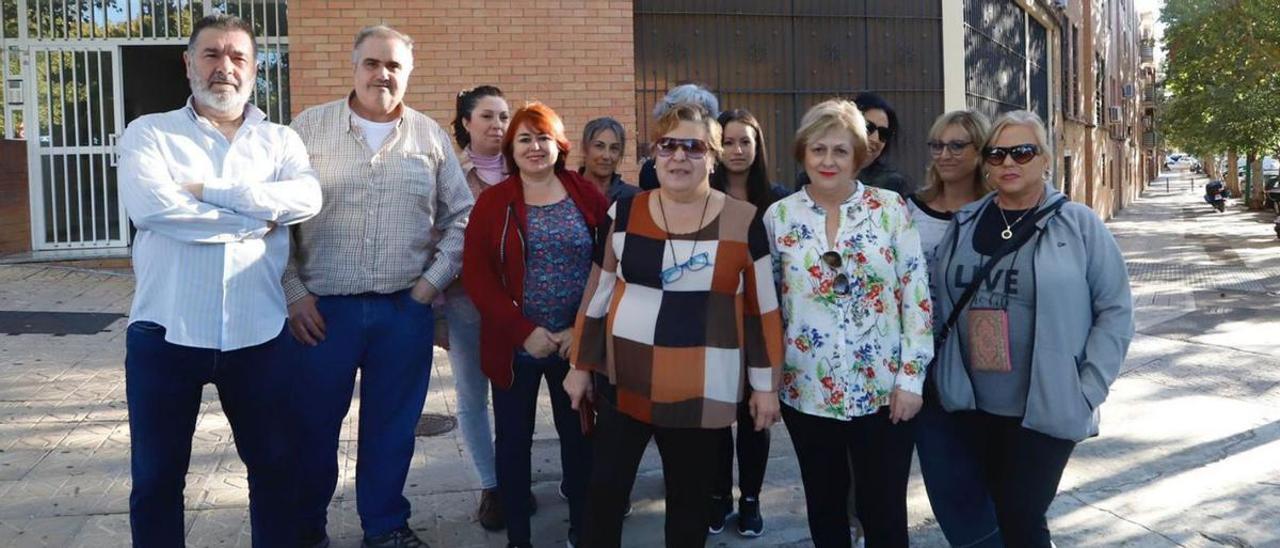 Un grupo de algunos de los afectados por los cortes.