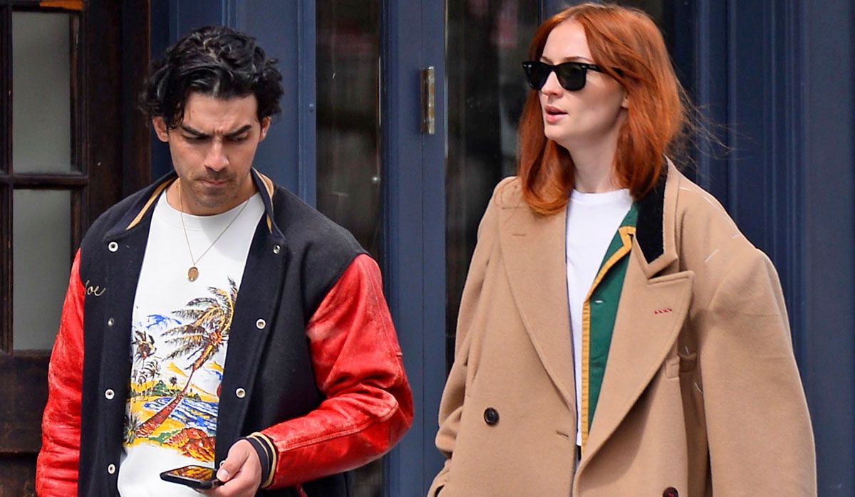 Joe Jonas y Sophie Turner por la calle