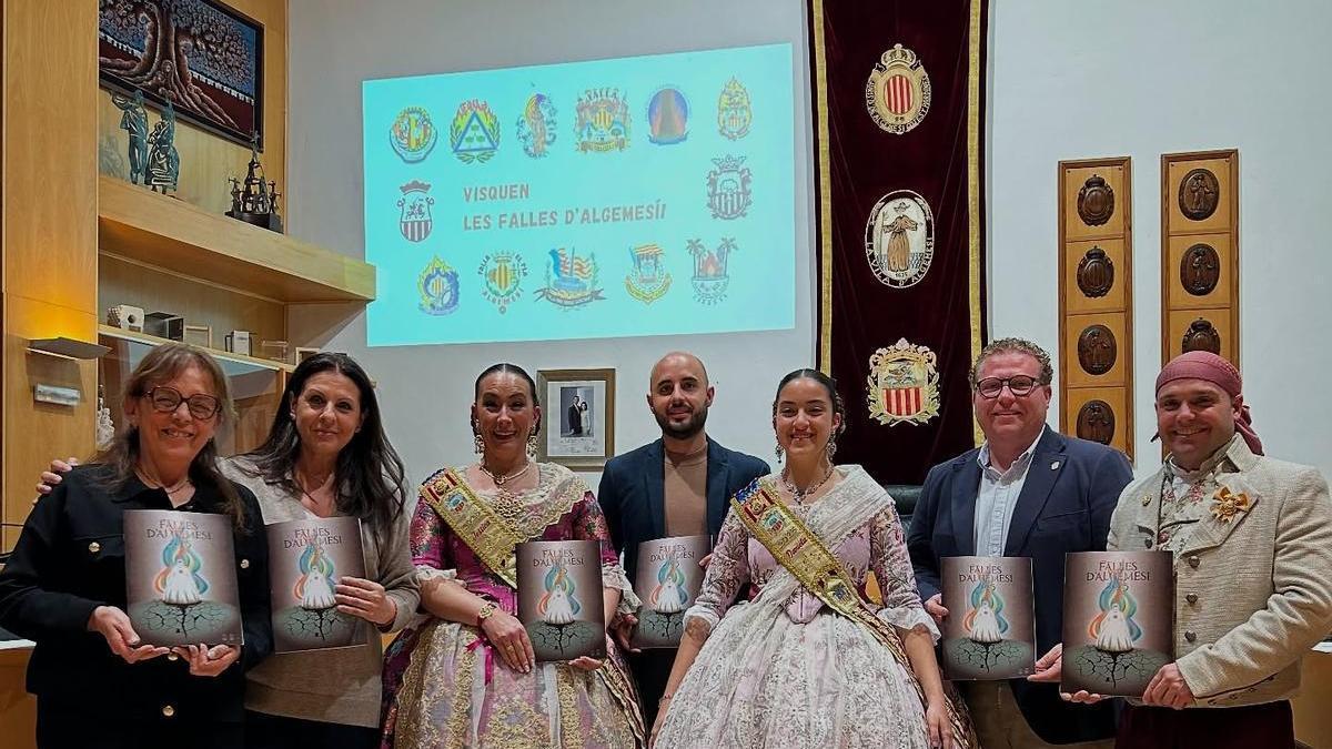 Las falleras mayores de Algemesí, en uno de los actos.