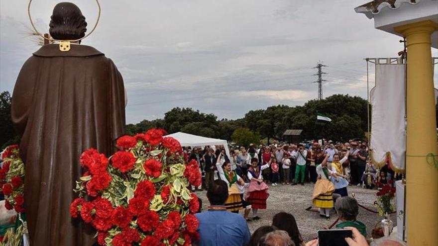 Los pacenses celebran con San Isidro su romería «rural»