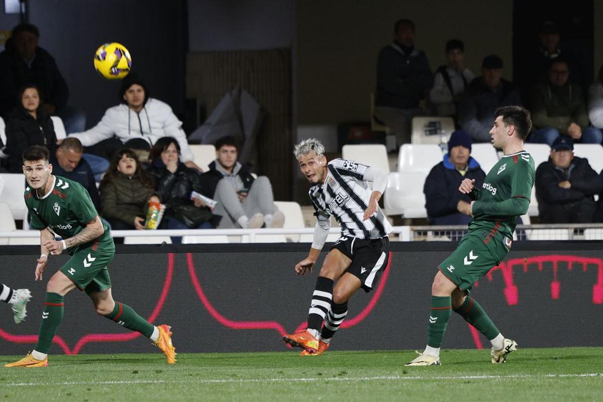 La derrota en casa del FC Cartagena frente al Eibar, en imágenes