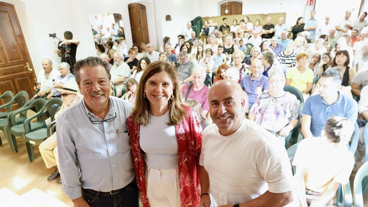 Por la izquierda, Paco Miravalles, Gloria Sánchez y Roberto García Montes.