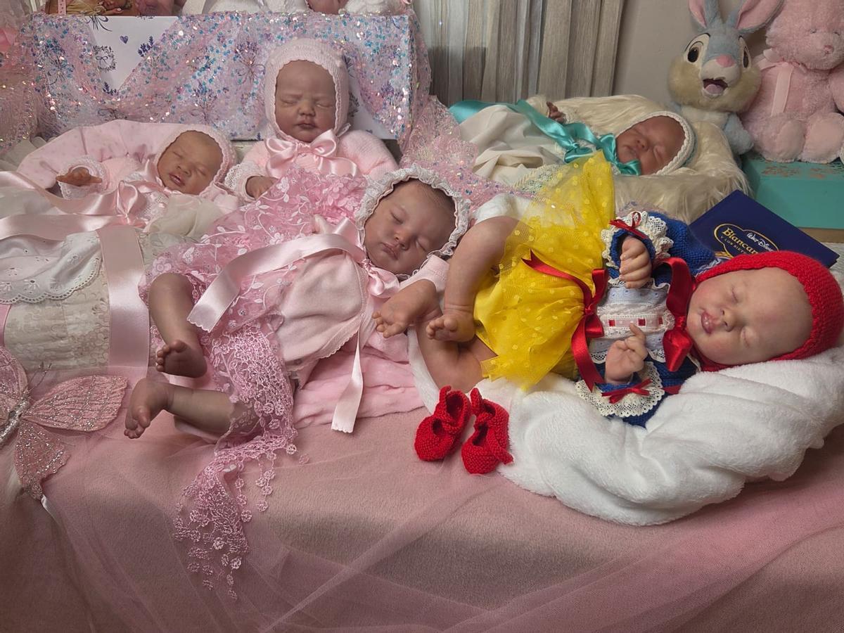 Los bebés reborn realizados en el taller antequerano de Cristina