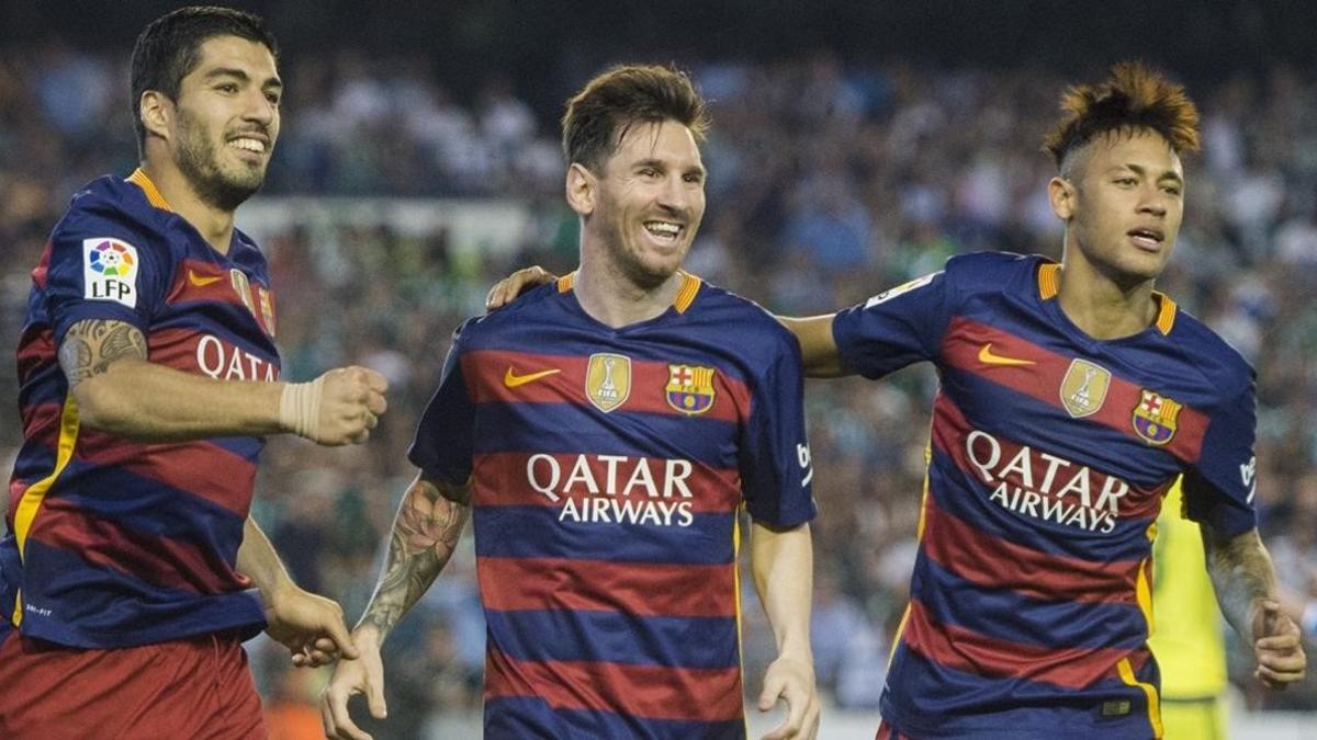Suárez, Messi y Neymar celebran uno de los goles del Barça en el campo del Betis.