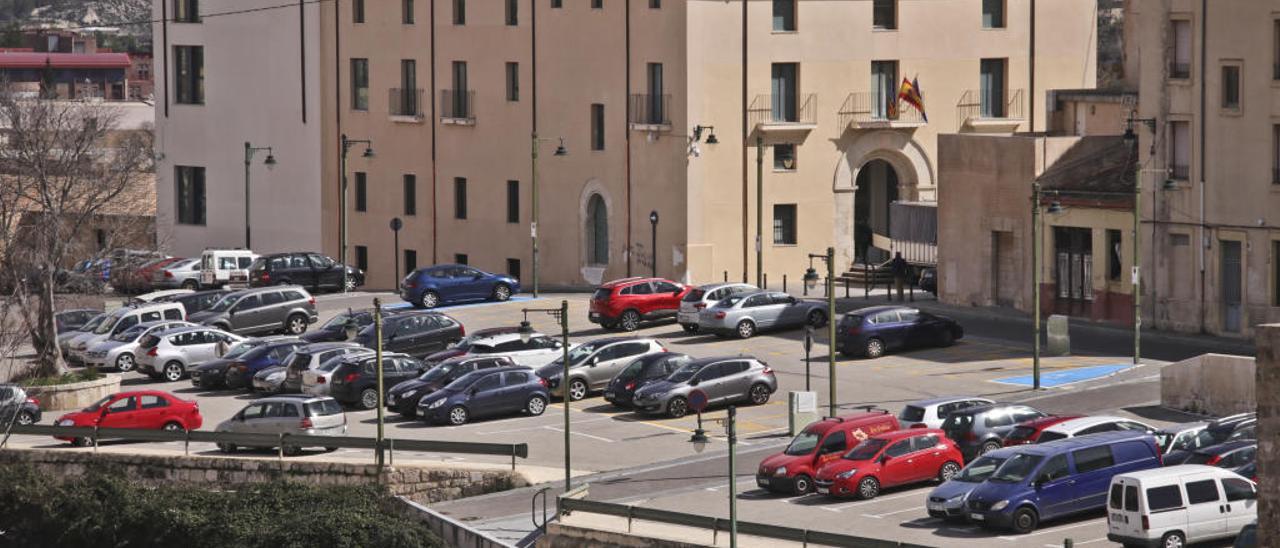 Imagen de los terrenos que han sido acondicionados junto a la zona de los juzgados para el estacionamiento.