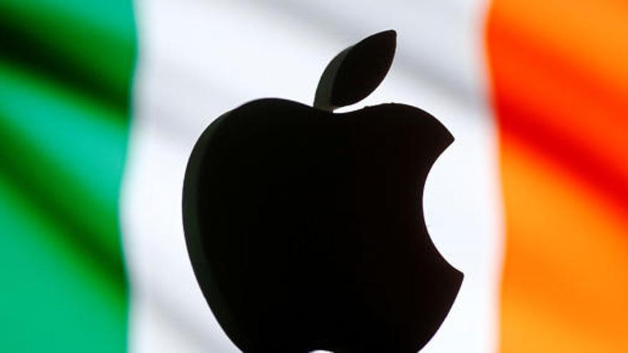 Logo de Apple sobre bandera irlandesa.