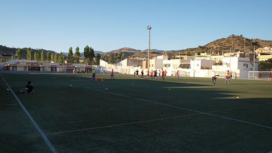 Clubes e instituciones se vuelcan con la familia del joven jugador del Puerto Malagueño fallecido el pasado domingo