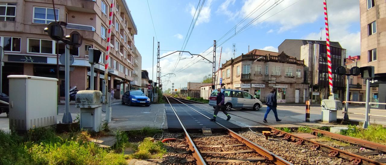 Las vías del ferrocarril a su paso por el casco urbano de Porriño. / Eurorexión