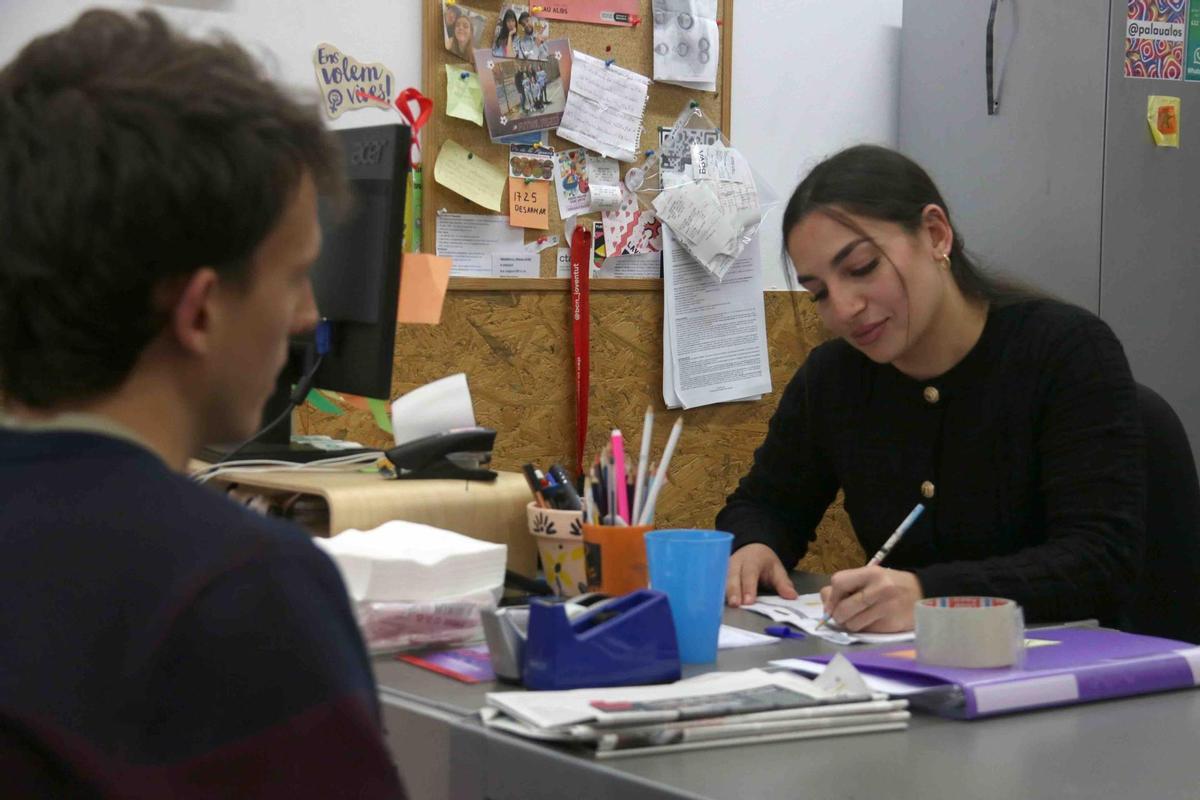 Para acceder a EstarB los jóvenes de Barcelona pueden acudir directa mente a cualquiera de los puntos físicos de atención repartidos por la ciudad.