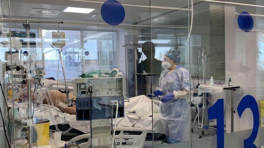 Una unidad COVID en un hospital. | // FDV